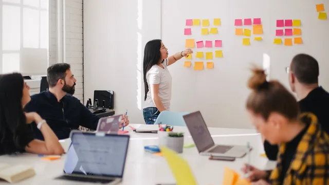 Content management workflow on multiple screens